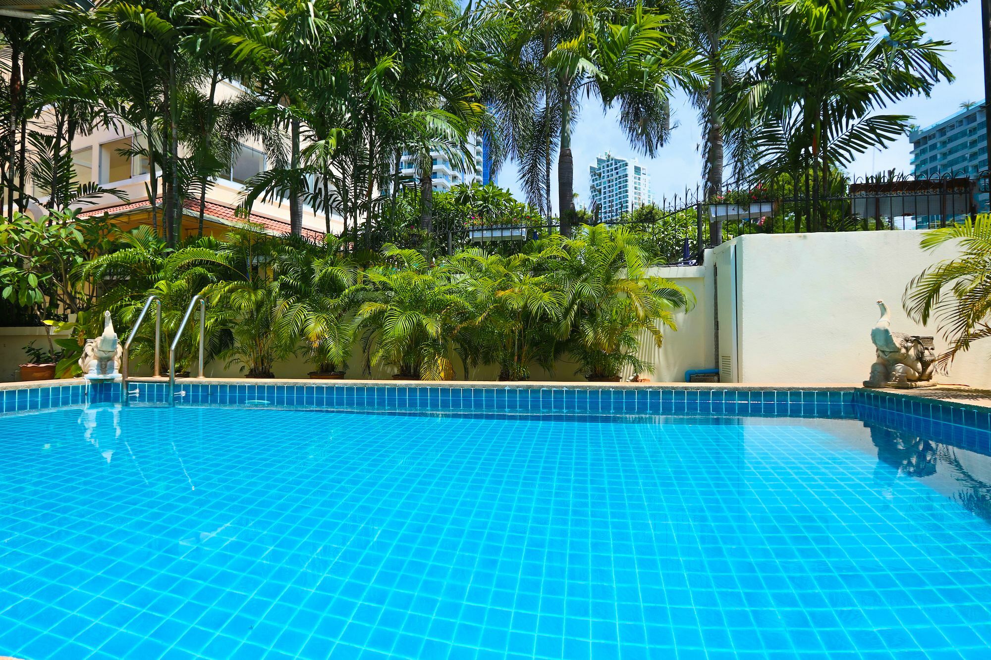 Ashford Villas Cosy Beach Pattaya Buitenkant foto